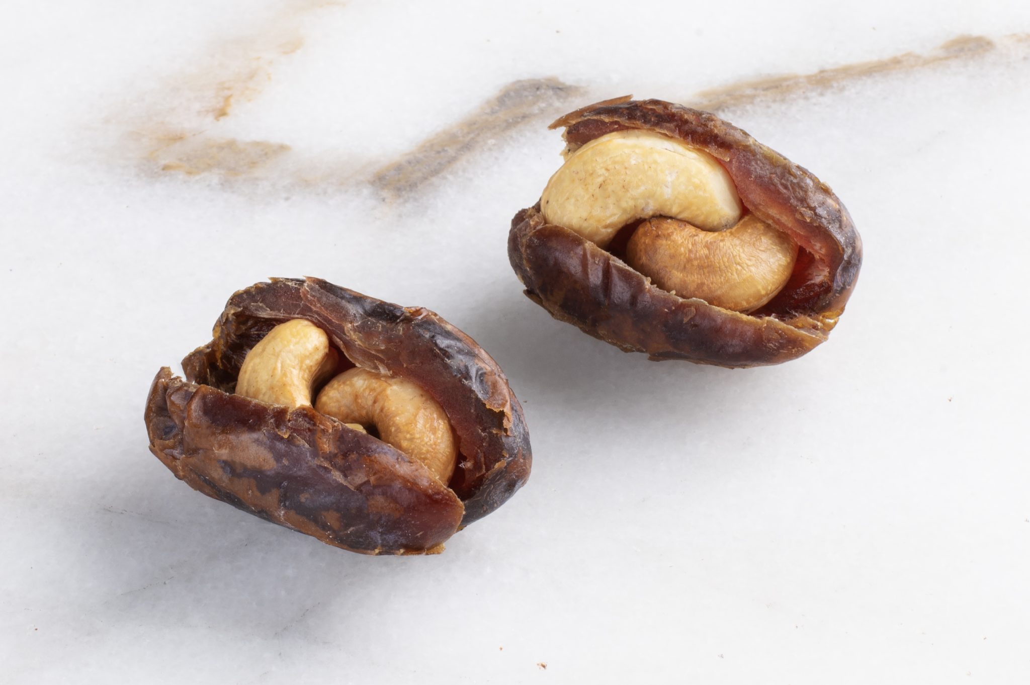 تمر محشو كاجو – SLIK Chocolate